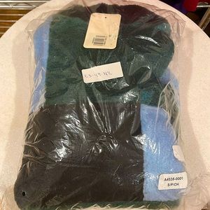 I am selling this Levi’s jacket that is brand new and sealed up!